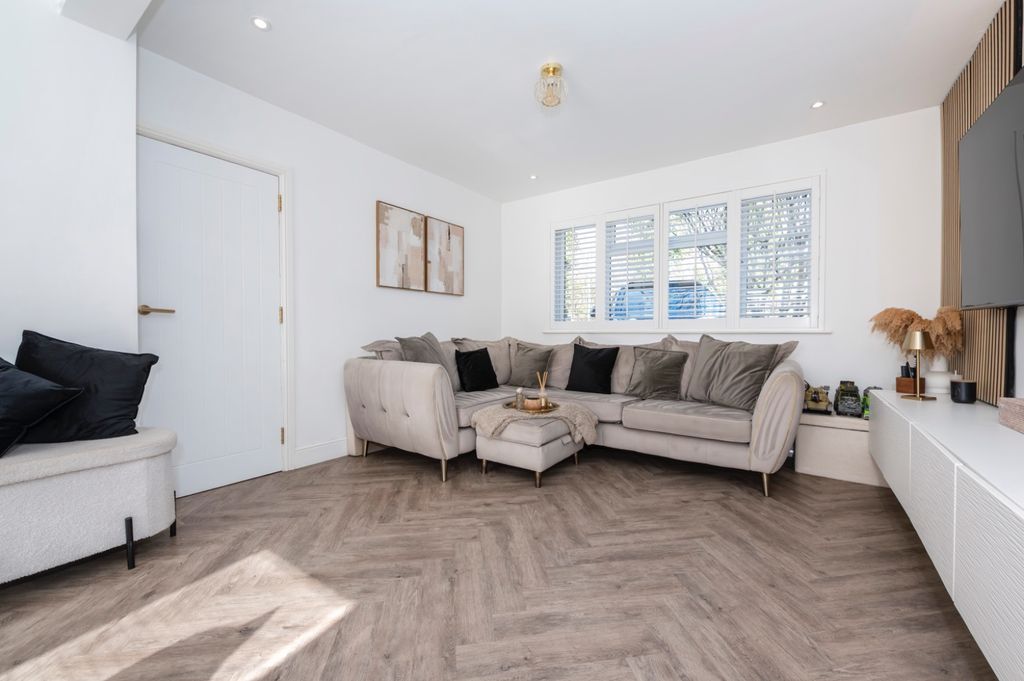 Property photo 3 of 26 4883243