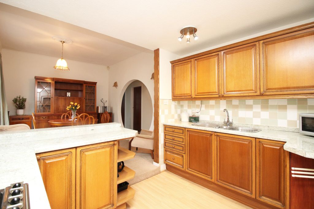 Property photo 3 of 27