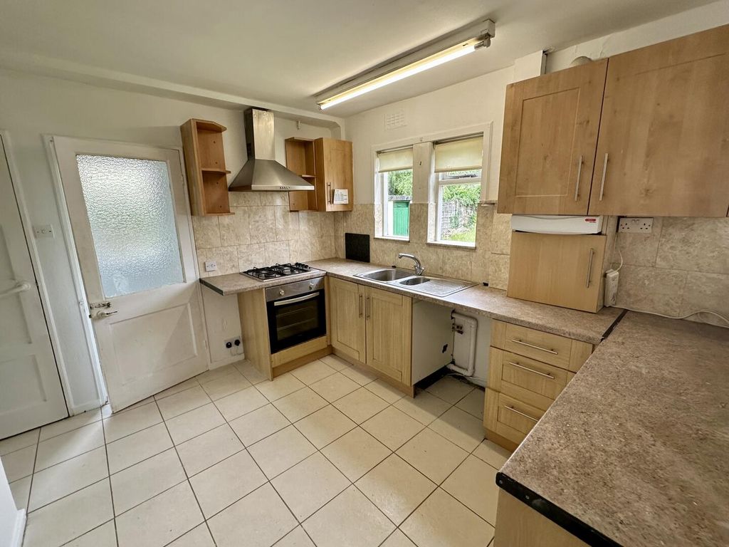 Property photo 2 of 11 Kitchen