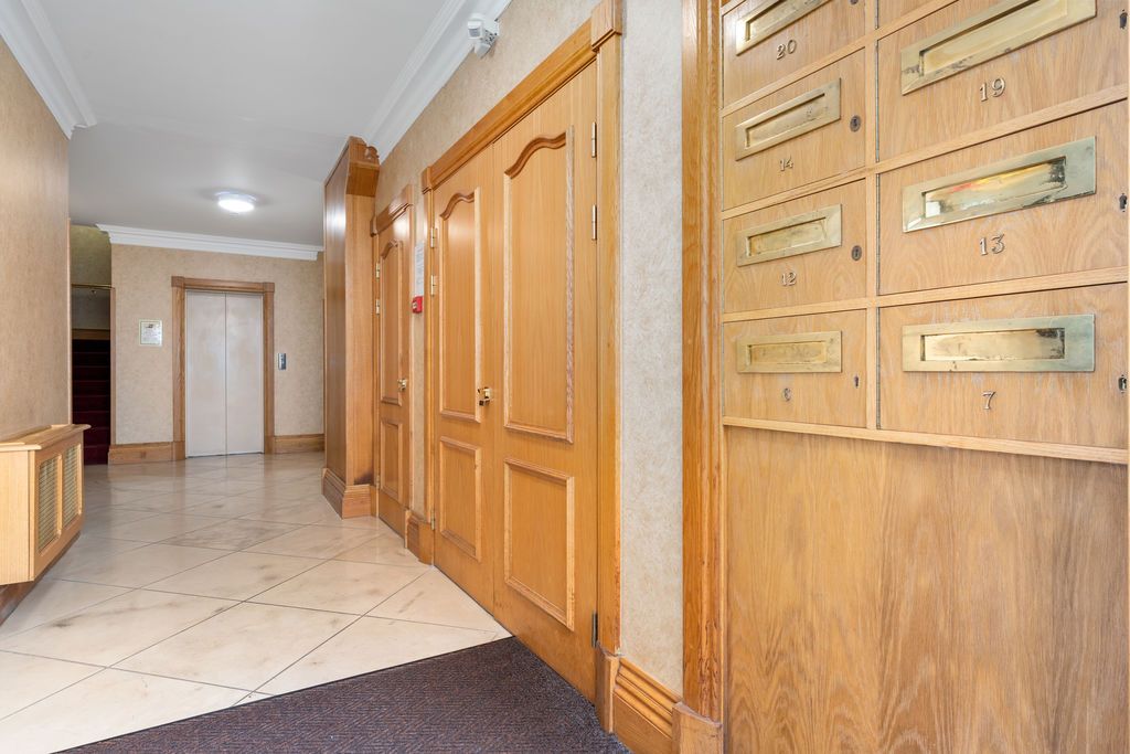Property photo 3 of 28 12 Douglas Head Apartments