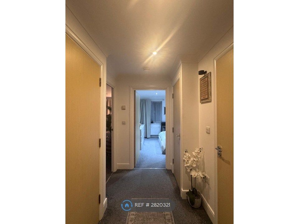 Property photo 3 of 12 Hallway