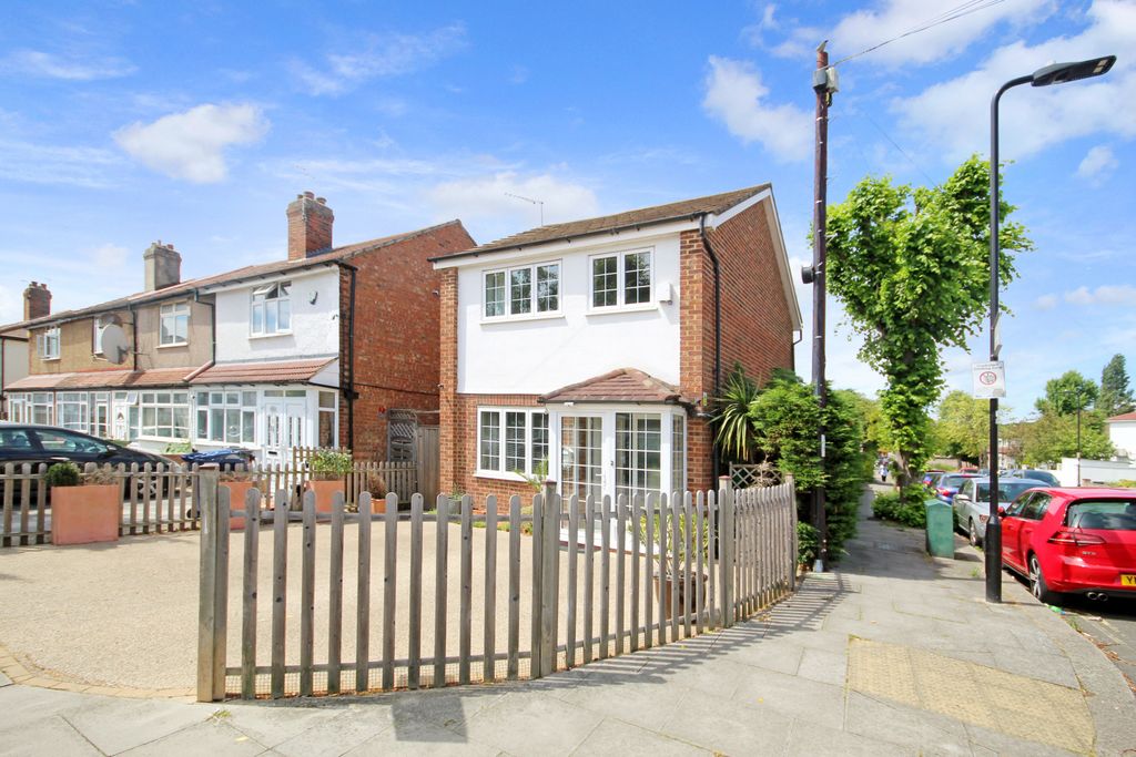 Property photo 1 of 16 Empire Road, Perivale, Middlesex Ub6