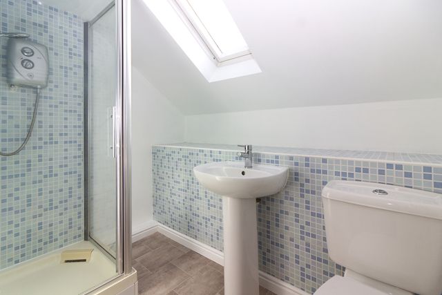 Property photo 3 of 9 En-Suite