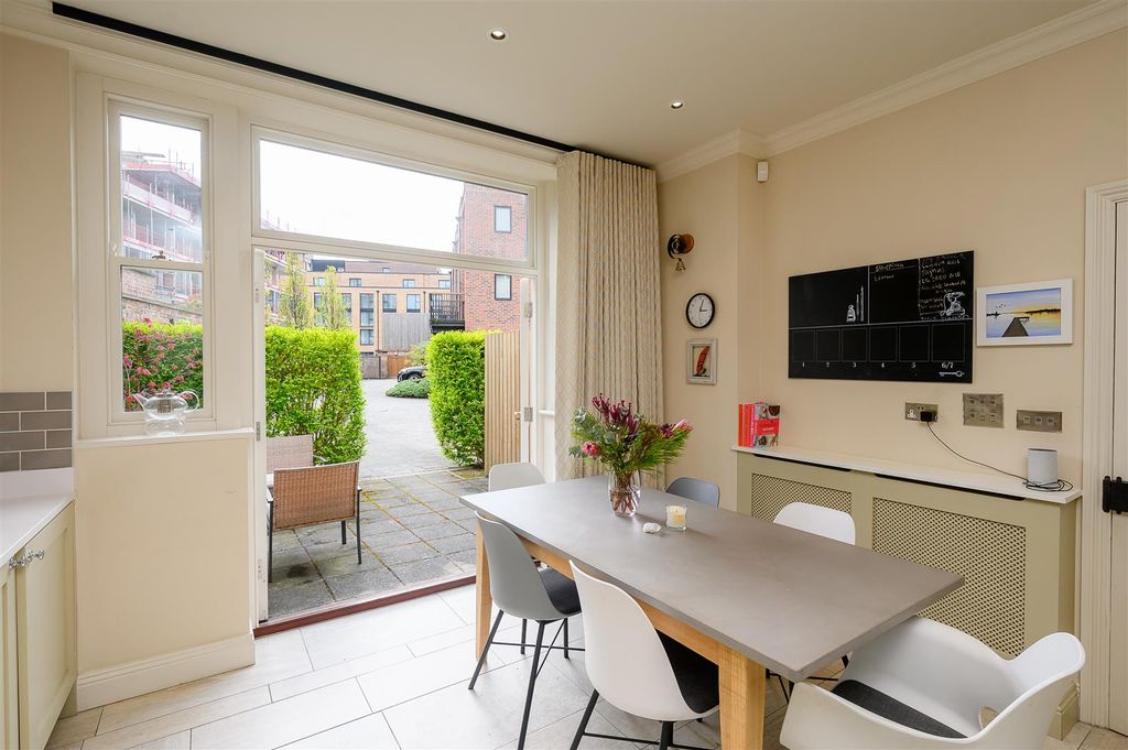 Property photo 3 of 15 Dining