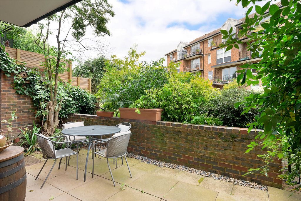 Property photo 3 of 7 Garden