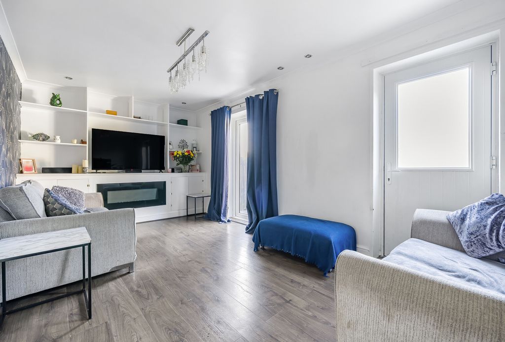 Property photo 2 of 16 Picture 2