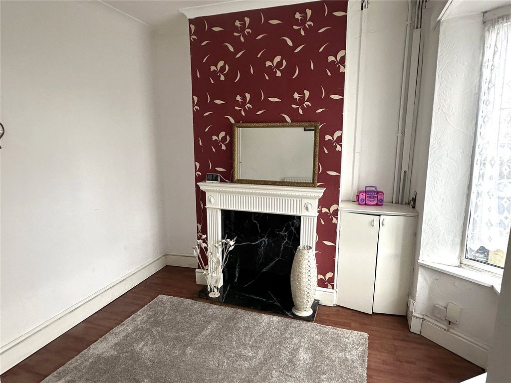 Property photo 2 of 14 Picture No. 17