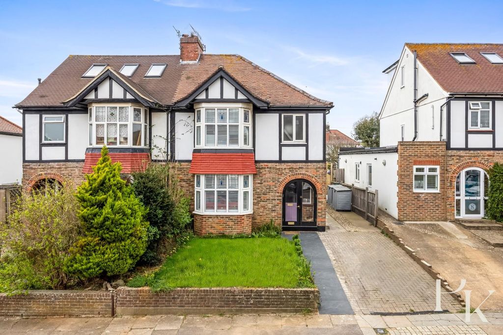 Property photo 2 of 25 Orchard Gardens 10-003.Jpg