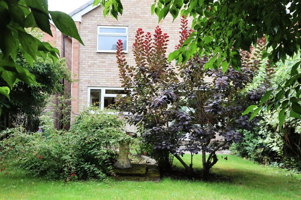 Property photo 2 of 15 Garden3.Jpg