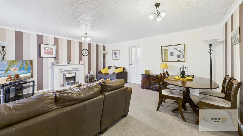 Property photo 3 of 17 Living Room