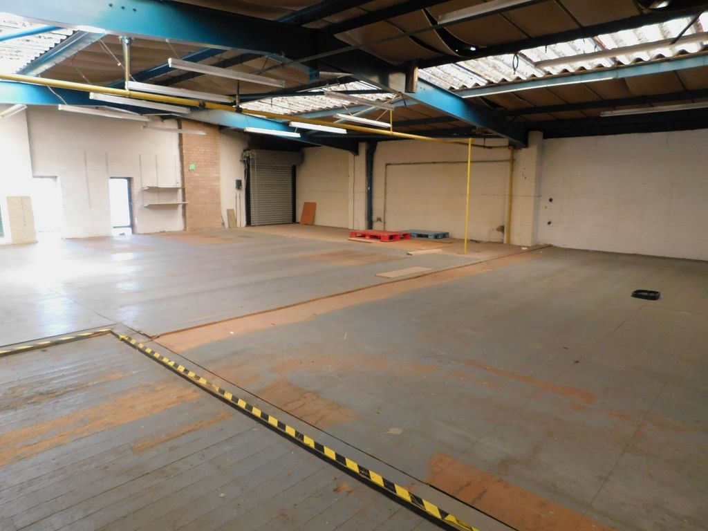 Property photo 2 of 8 Warehouse