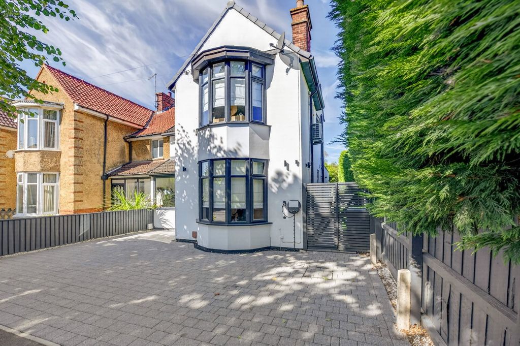 Property photo 3 of 48