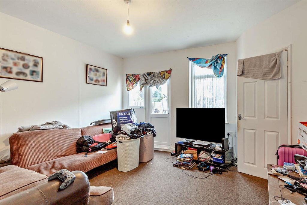 Property photo 3 of 4 8666964-Interior06-800.Jpg