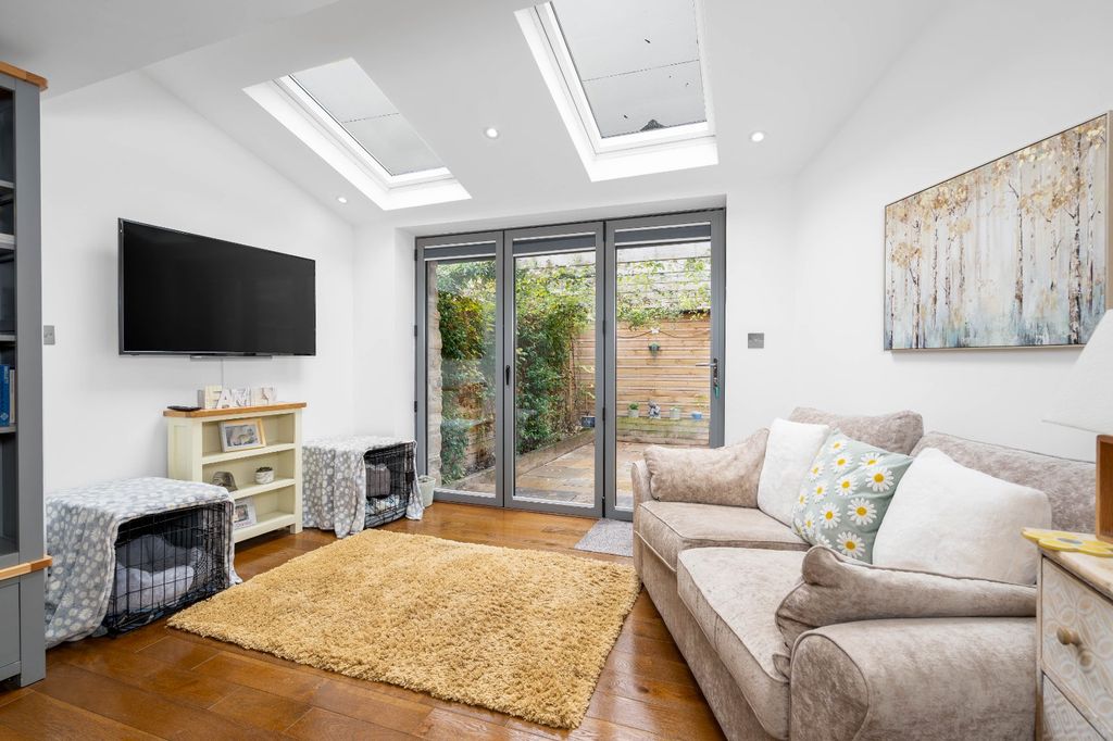 Property photo 2 of 24 Picture No. 15