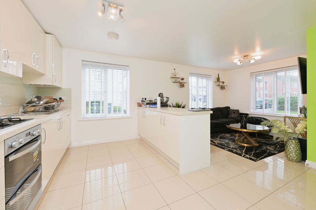 Property photo 2 of 17 Kitchen/Diner