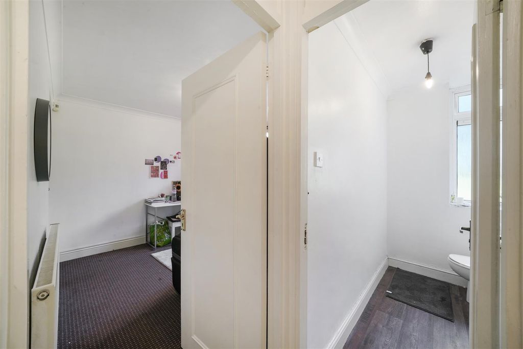Property photo 2 of 13 Flat 16, Farjeon House - 3Ikumd7W4N6Nqnryb4Wd.Jpg