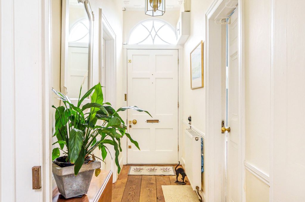 Property photo 3 of 16 Hallway