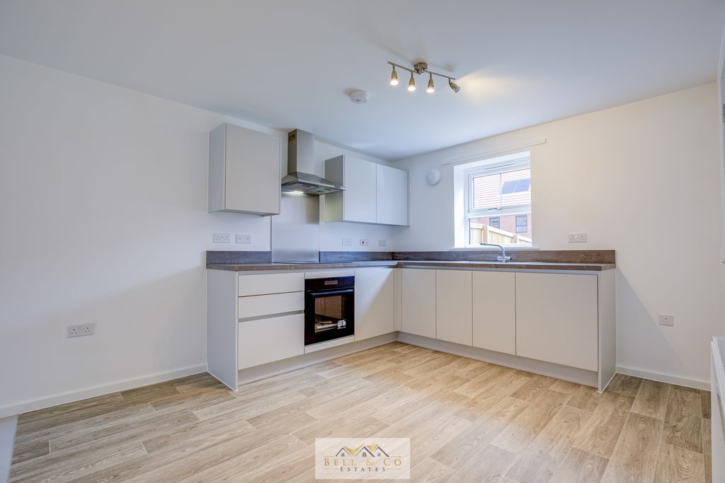 Property photo 2 of 16 Kitchen 1.1