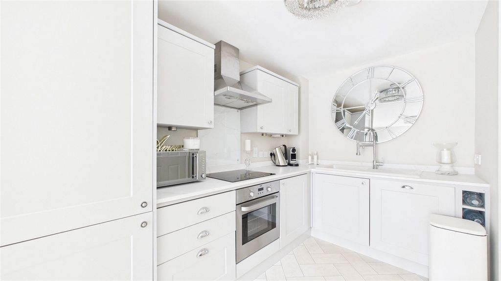 Additional image 8 of 1 bed flat for saleLightwater, Surrey GU18