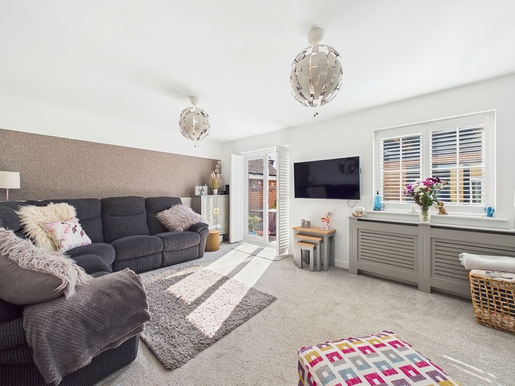 Property photo 2 of 31 Lounge