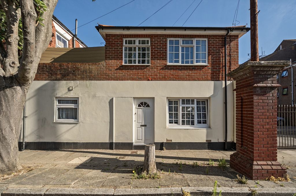 Property photo 1 of 11 1313036-9-68526Db...