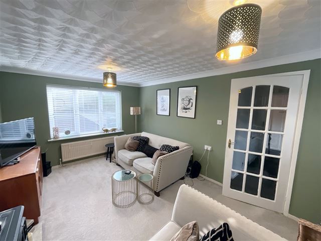 Property photo 3 of 21 Lounge