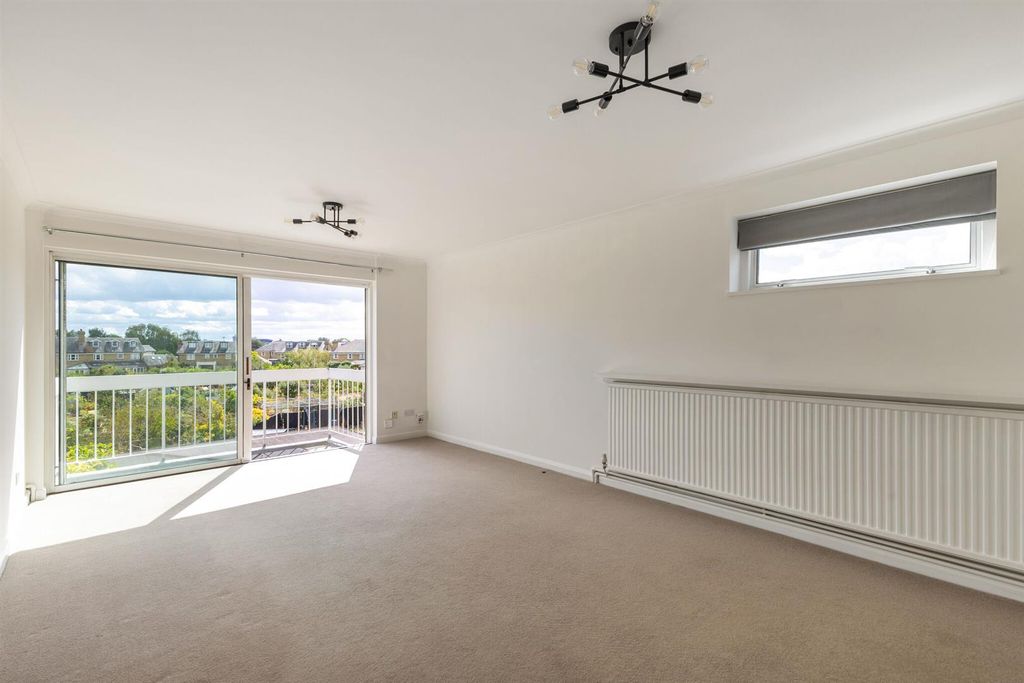 Property photo 2 of 18 113693_Flat-9-126-Castelnau-3_Low.Jpg