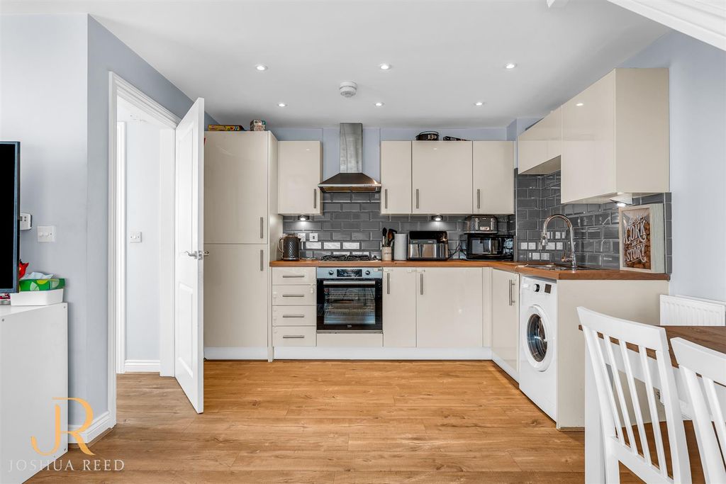 Property photo 3 of 12 Internal-7.Jpg