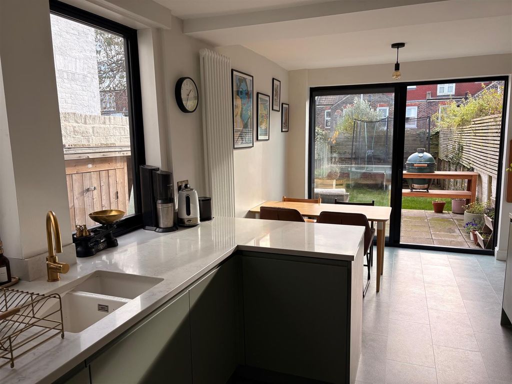 Property photo 3 of 25 Kitchen.Jpeg