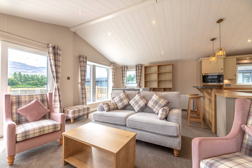 Property photo 2 of 21