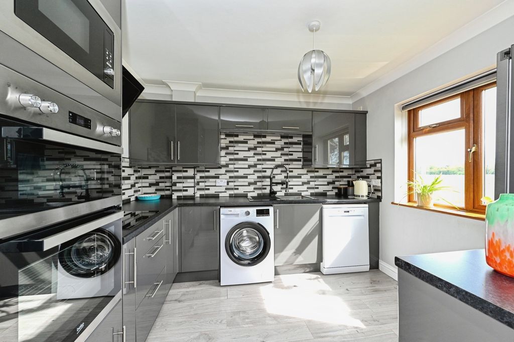 Property photo 3 of 19 Pbox-Img.Jpg