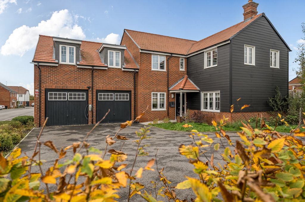 Property photo 1 of 19 1369815-35-68F799...