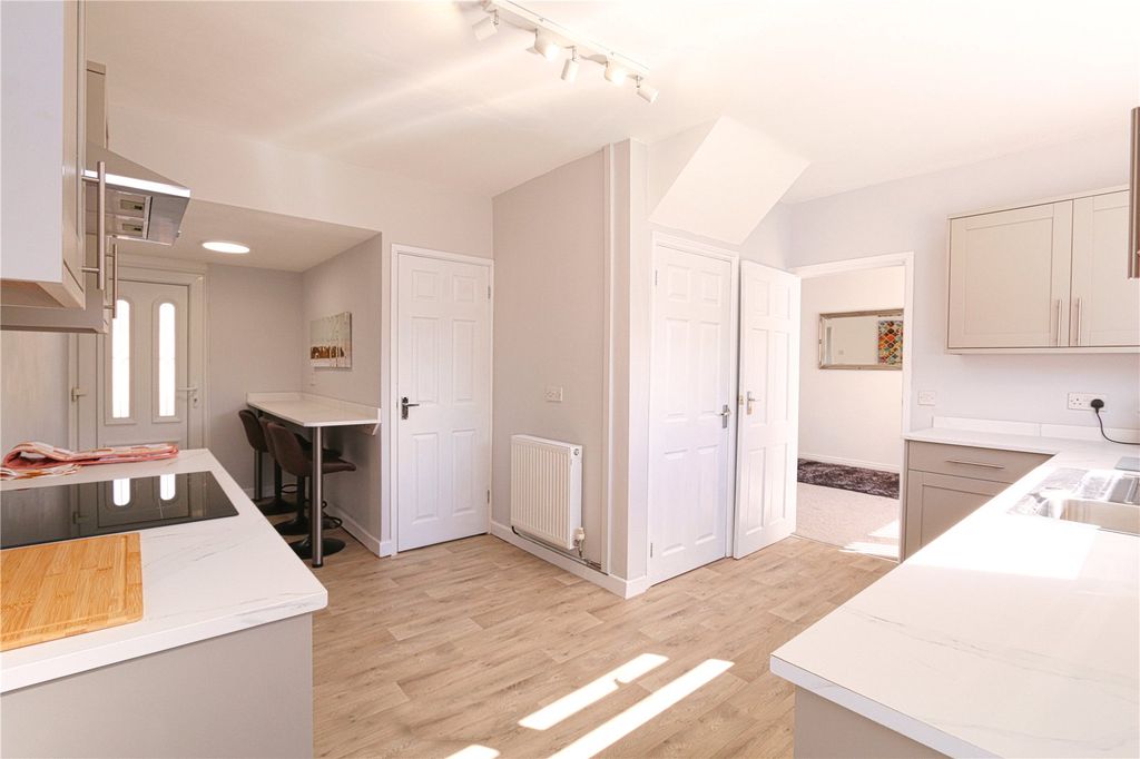 Property photo 3 of 15 Kitchen