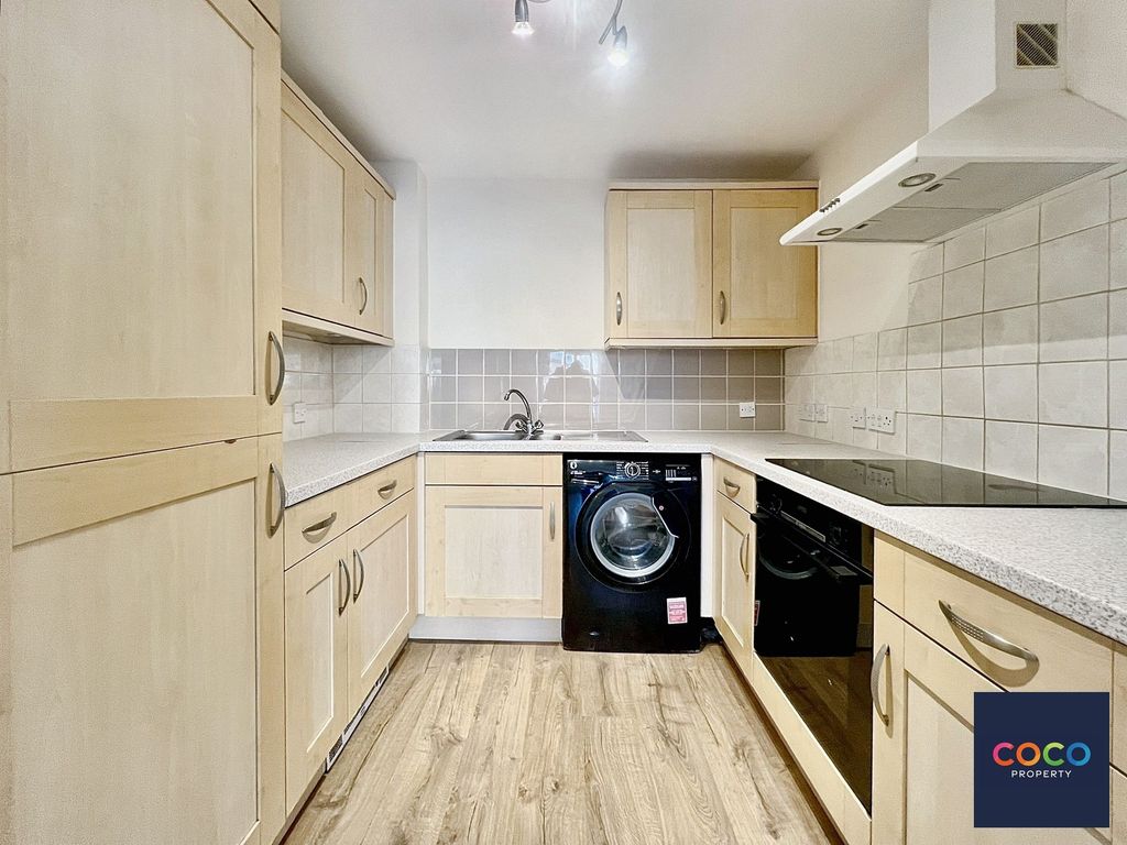 Property photo 3 of 10 Kitchen