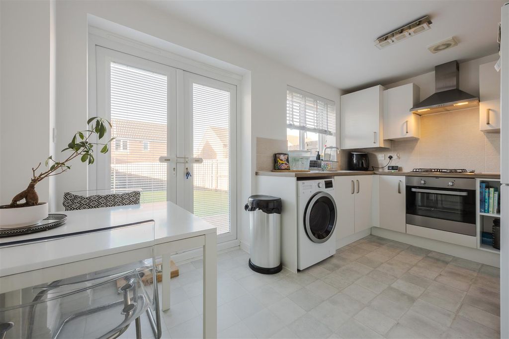 Property photo 2 of 16 Kitchen