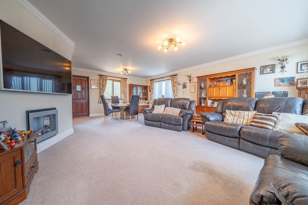 Property photo 2 of 39