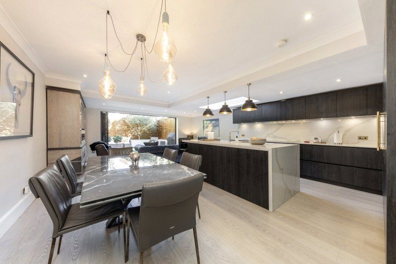 Property photo 3 of 17 Kitchen