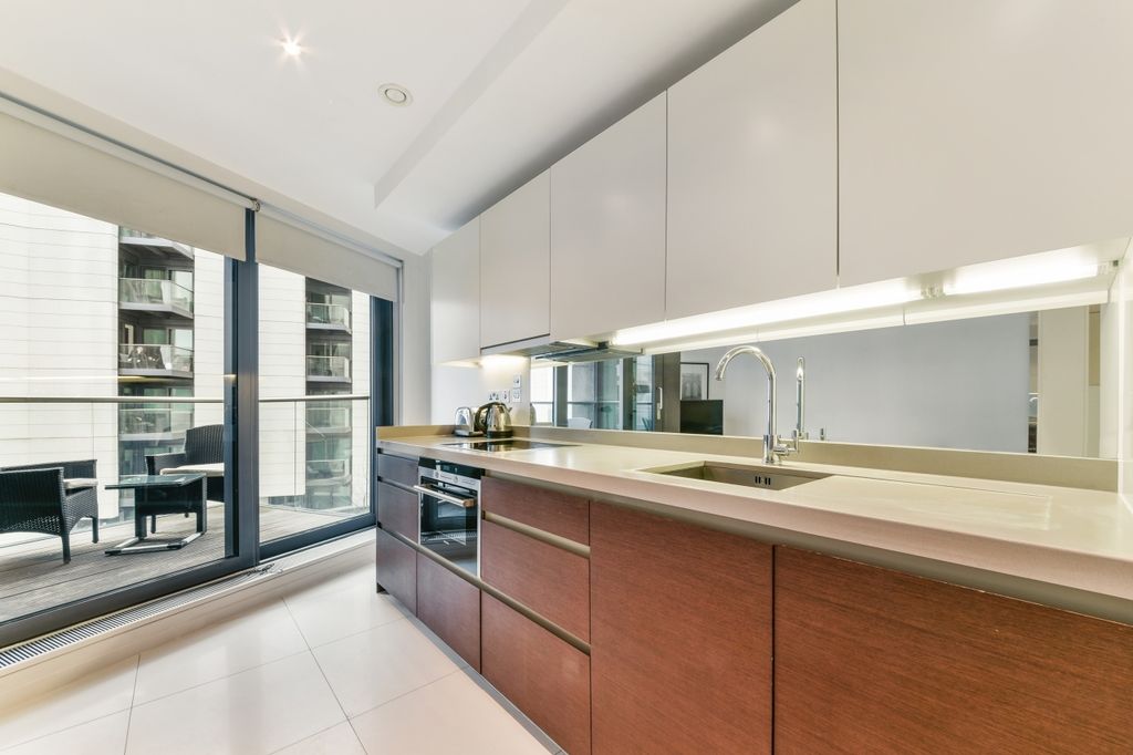 Property photo 3 of 7 Kitchen