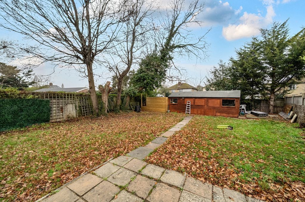 Property photo 2 of 17 1395679-15-695Faf...