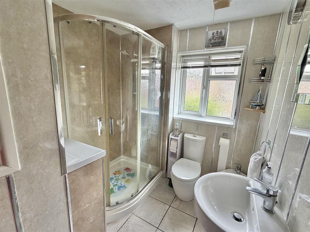 Property photo 3 of 15 Bathroom