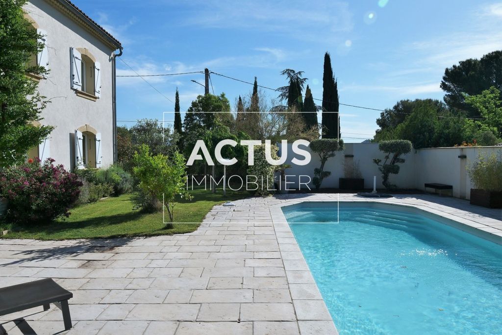 Property photo 1 of 16 Large Family Villa With Swimming Pool In Lamanon.