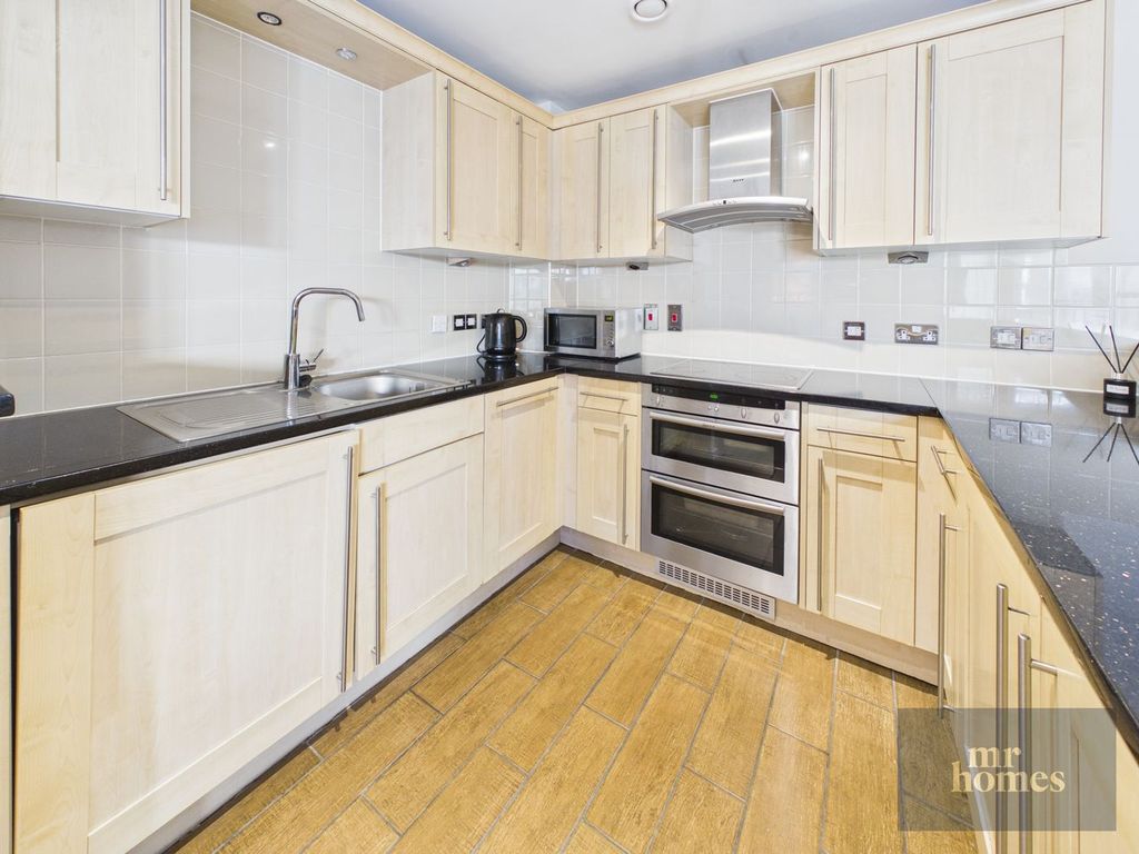 Property photo 2 of 31