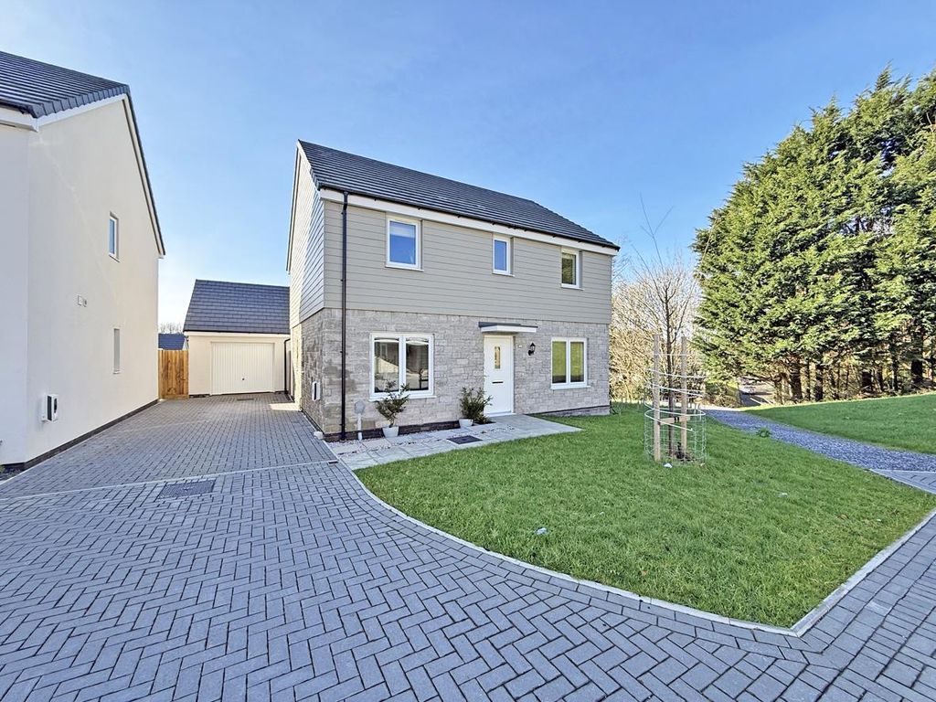 Property photo 1 of 20 Foxglove Gardens 34 - Front.Jpg