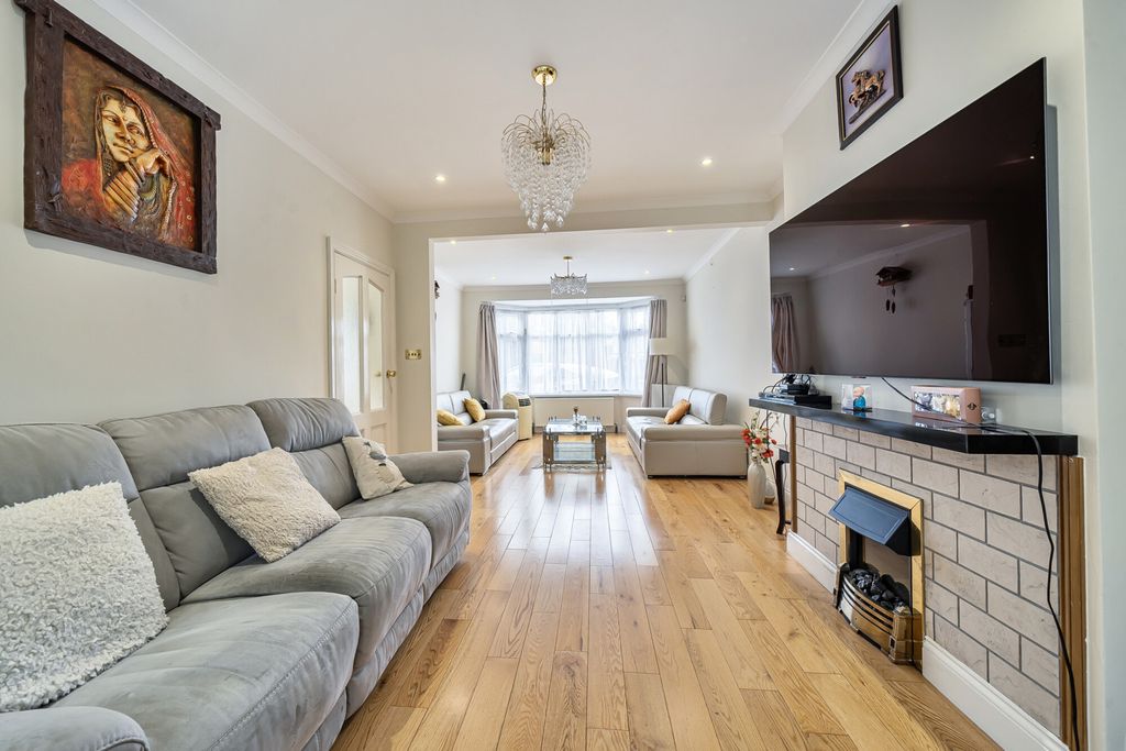 Property photo 2 of 22 1487196-19-6A4Bbb...
