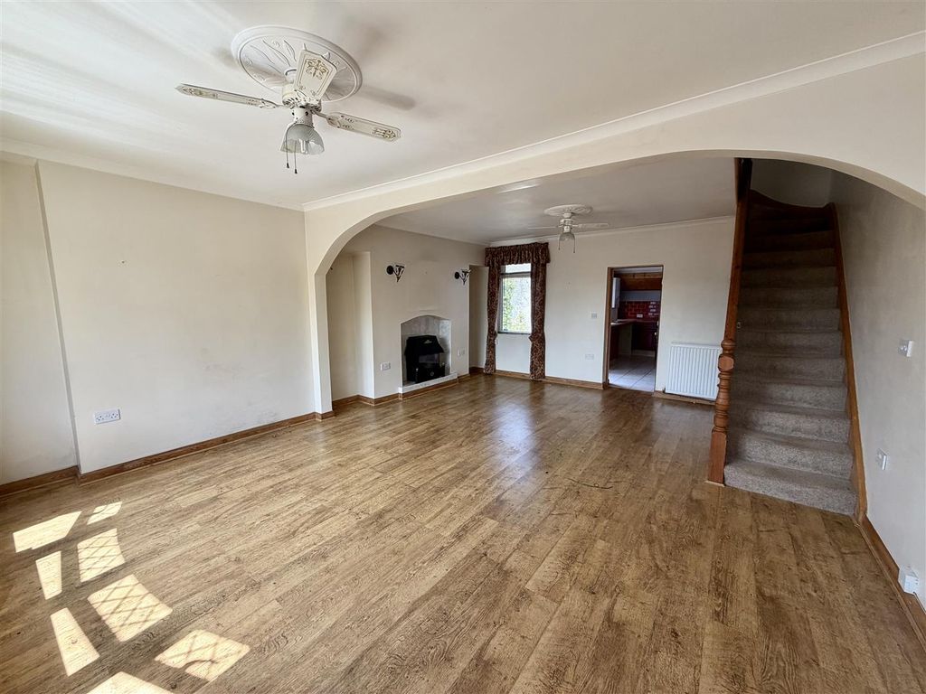 Property photo 2 of 14 Lounge