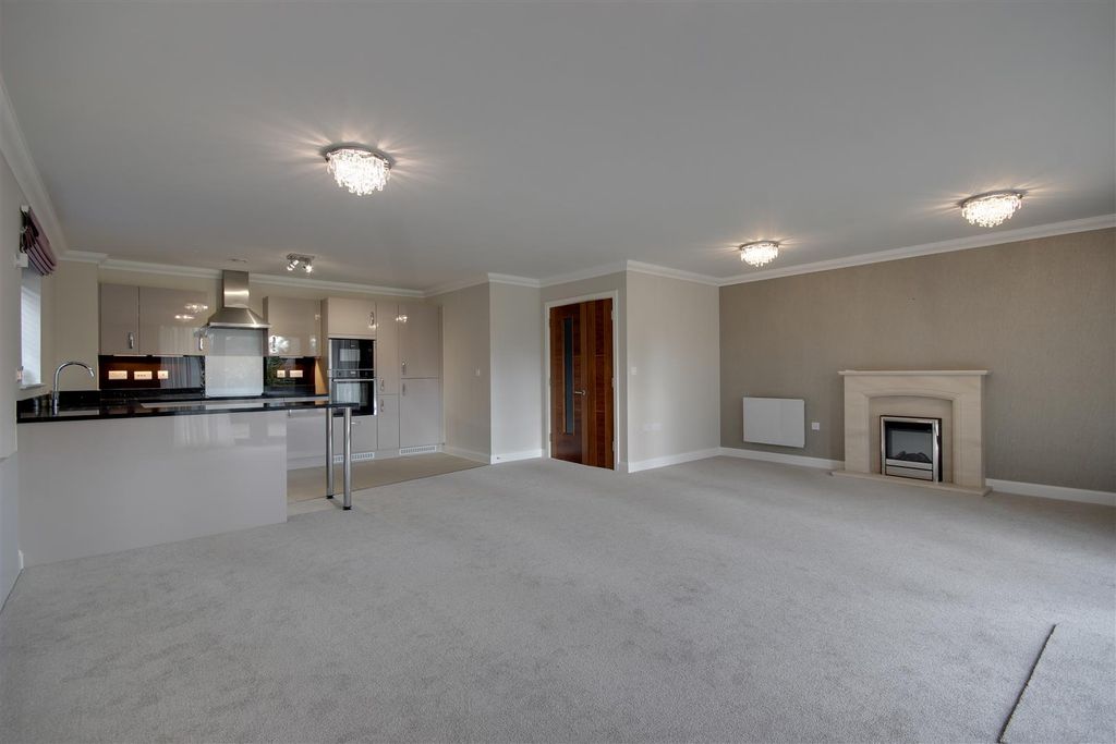 Property photo 2 of 14 Living Room