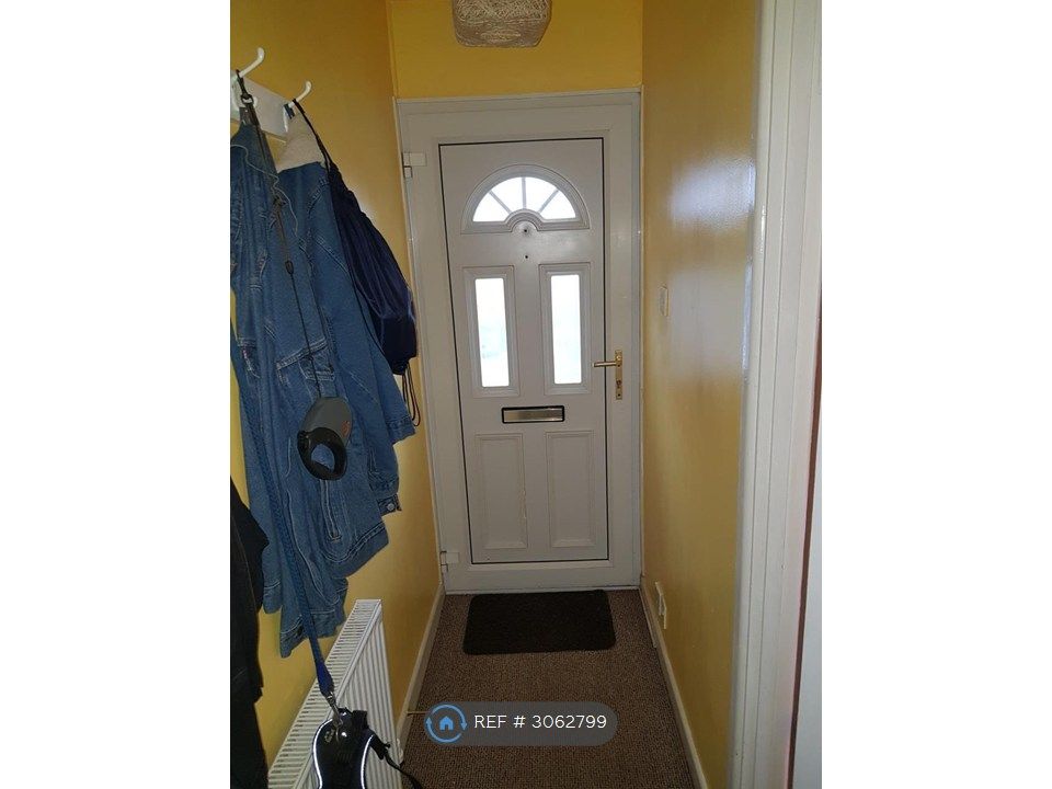 Property photo 2 of 17 Hallway