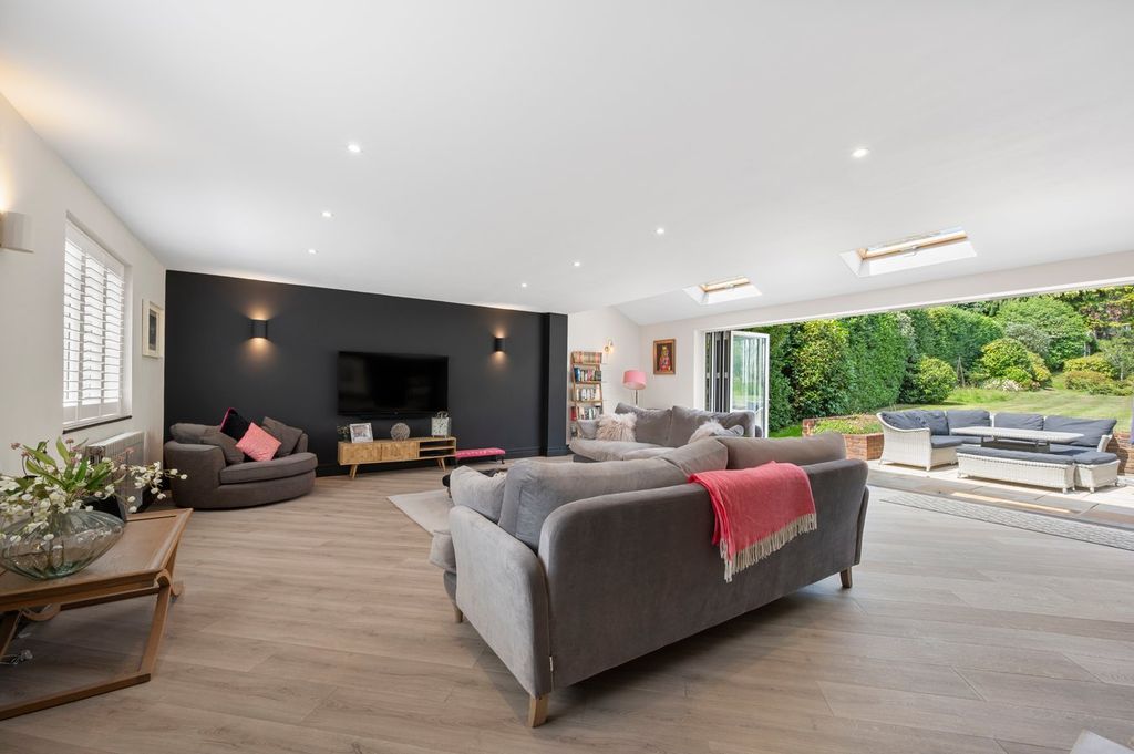 Property photo 3 of 40