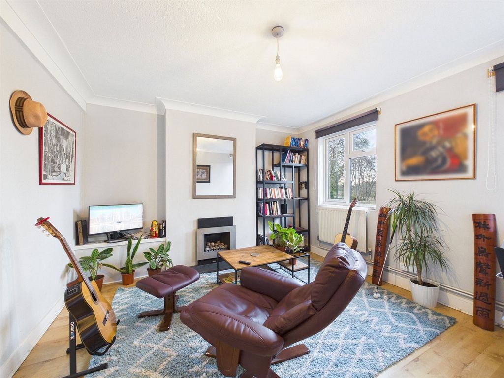 Property photo 3 of 8 Picture No. 13