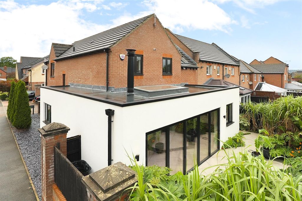 Property photo 1 of 32 Bramble Court